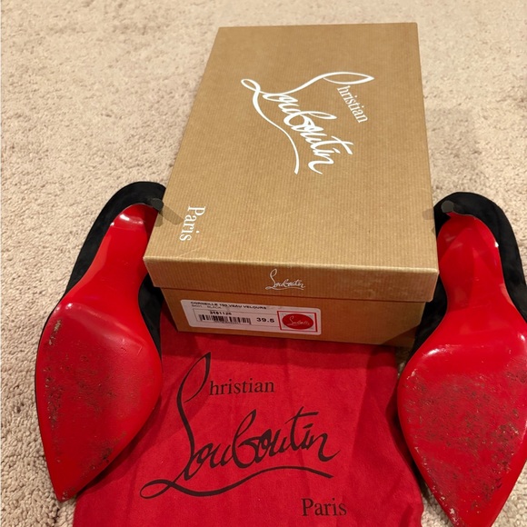 Christian Louboutin Elegant Black Heels - Picture 2 of 3